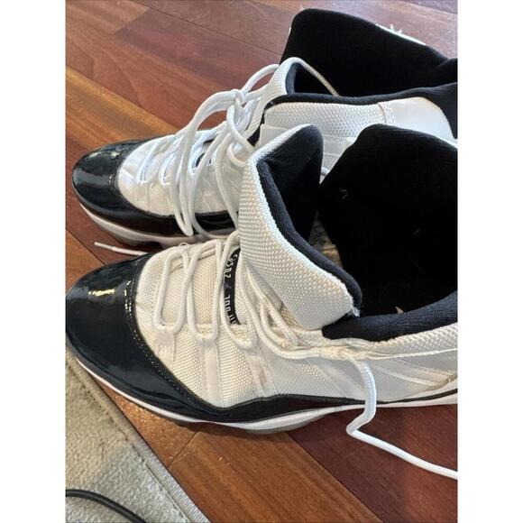 Nike Air Jordon 11 Concords 45